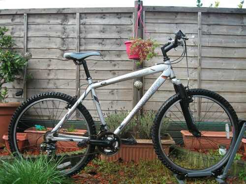 LAND ROVER Karnac Discovery Mountain Bike. 26 wheels. 19 frame. 21