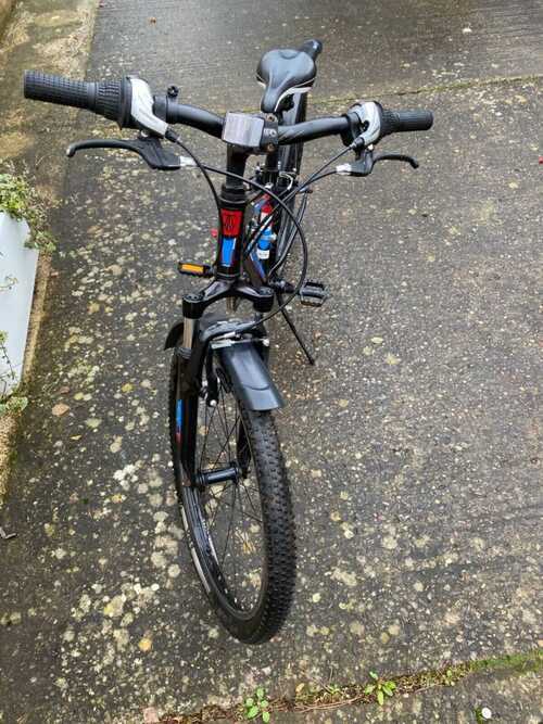 Trek MT220 24 inch wheel mountain Bike with warranty documents