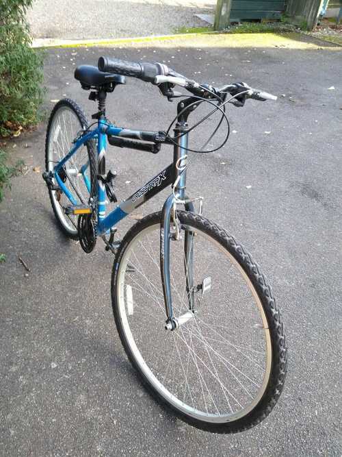 Blue Crosstrax CT400 Hybrid Bike 28