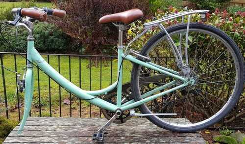 Vintage Ladies Dutch Style Bike - Needs Front Wheel - 25inch Wheel - 6 SPEED