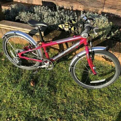 VGC Islabike Beinn 20s - Metallic Pink With Mudguards and Stand. COLLECT ONLY